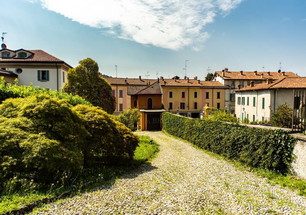 vialetto accesso - villa Oggiono - vendita - Meriggi