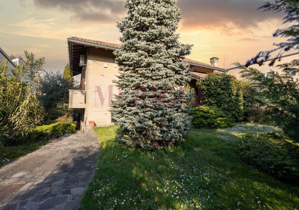 vialetto ingresso pedonale e giardino lato ovest, seregno, meriggi