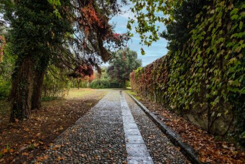 vialetto ingresso - villa alzate brianza - vendita - meriggi