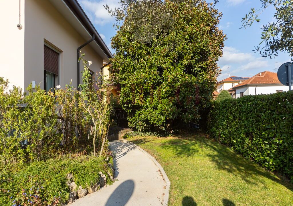 vialetto pedonale sud - arcore - villa in vendita - meriggi