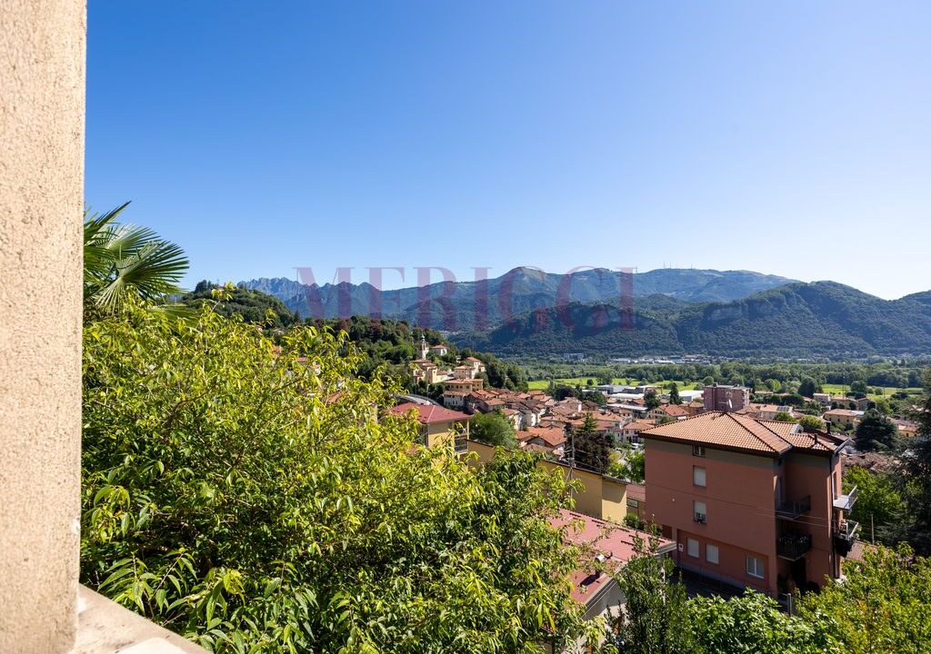 vista dal balcone - villa airuno - vendita - meriggi