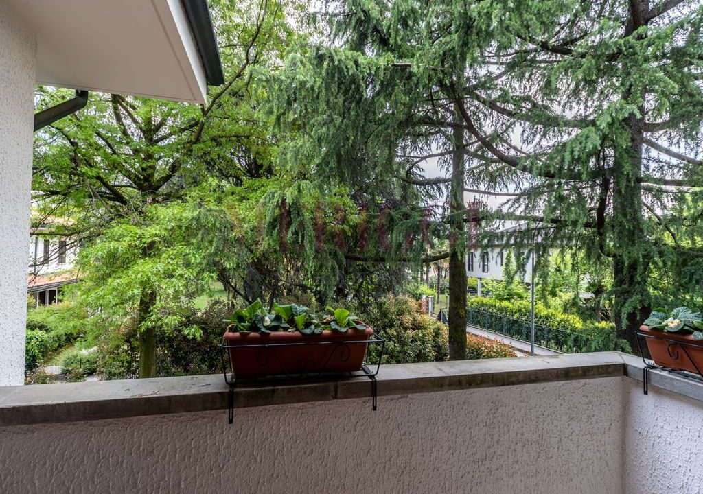 vista dal balcone - villa oreno - vendita - meriggi
