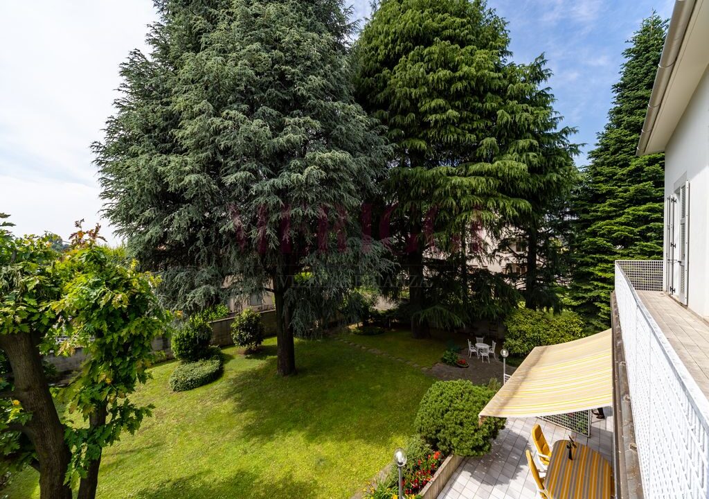 vista dal balcone - villa vendita - cesano maderno - meriggi