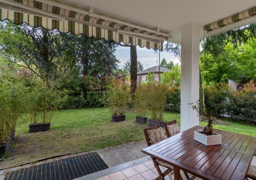 vista dal portico - villa oreno - vendita - meriggi