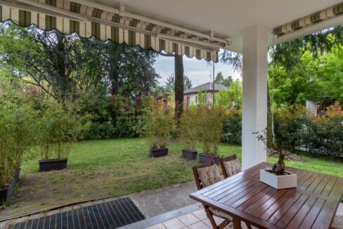 vista dal portico - villa oreno - vendita - meriggi