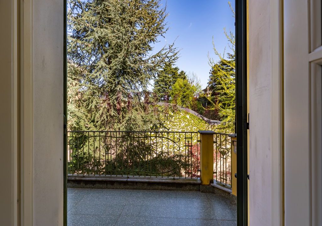 vista dal terrazzo- villa vimercate - vendita - meriggi