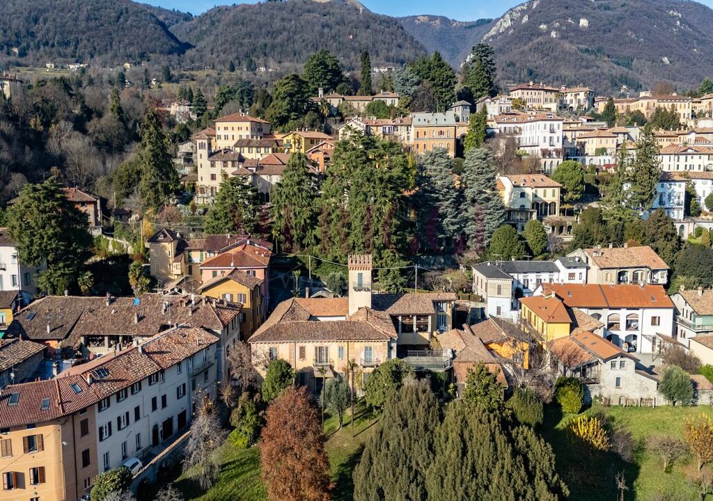 vista-dall-alto-e-panorama-villa-epoca-erba-vendita-meriggi