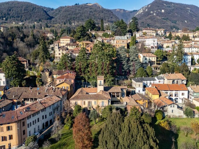 vista-dall-alto-e-panorama-villa-epoca-erba-vendita-meriggi