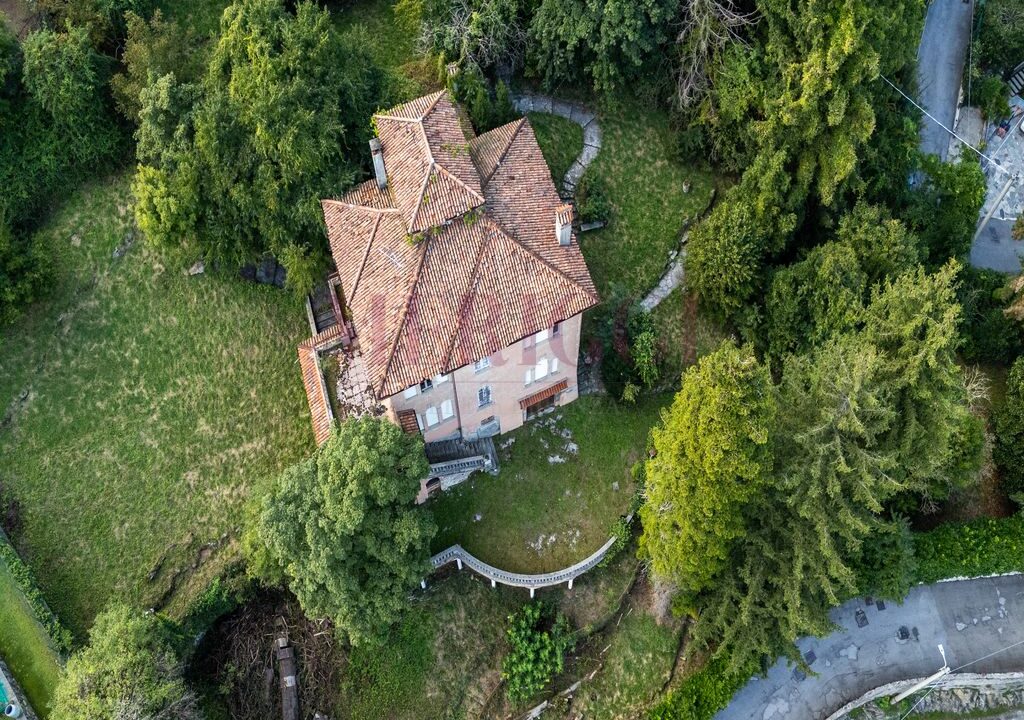 vista-dallalto-villa-Asso-vendita-Meriggi