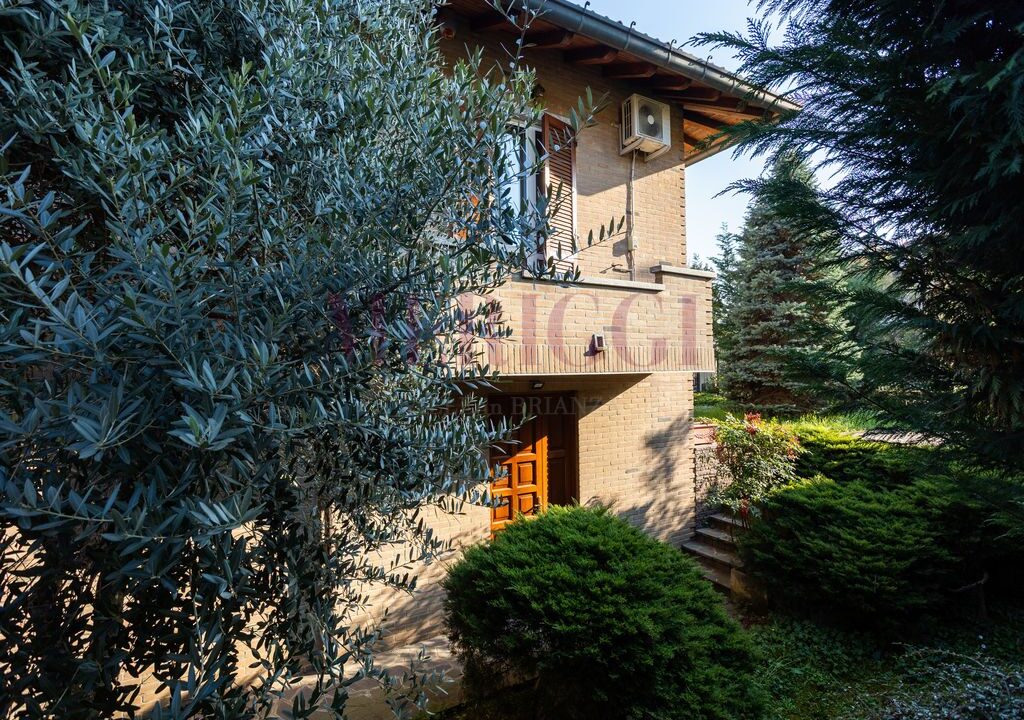 vista ingresso secondario lato sud, seregno via valassina, meriggi