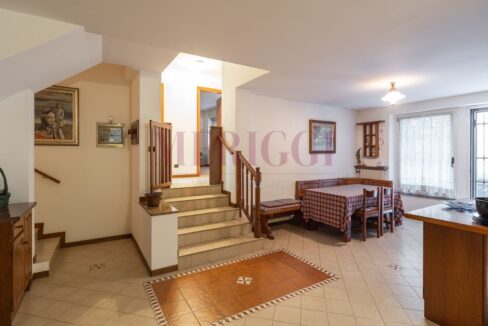 zona pranzo della taverna a seregno via valassina .